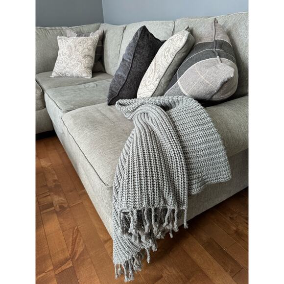 Pottery Barn Chunky knit blanket with tassels in gray size 60” x 50" - Picture 10 of 11